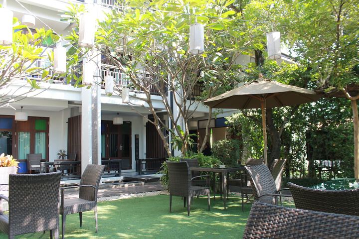 Hotel Exterior 72 of 77