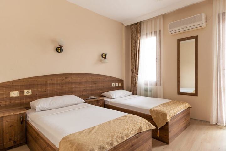 Room 6 of 24