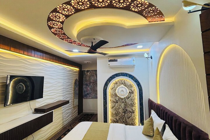 Room 15 of 30