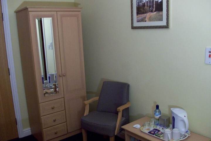 Room 7 of 16