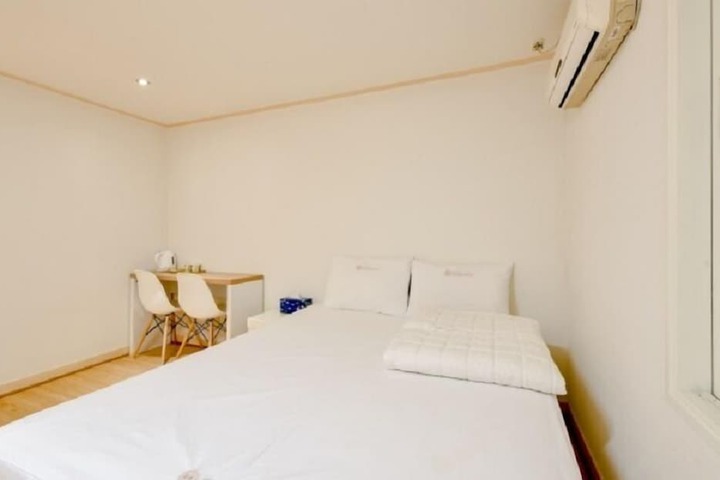 Room 6 of 7