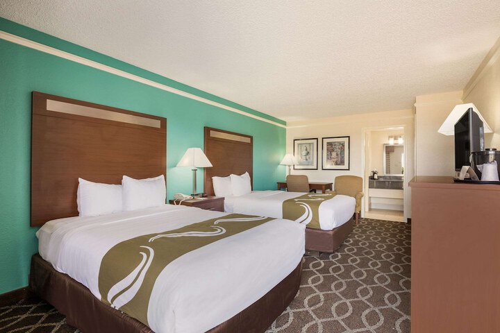 2 Double Beds (2 of 12)