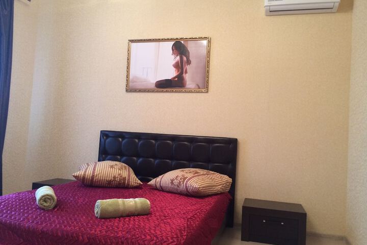 Room 6 of 17