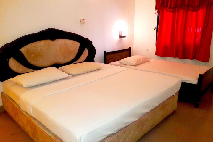 Room 7 of 9