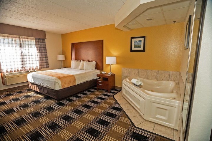 1 King Bed (7 of 12)