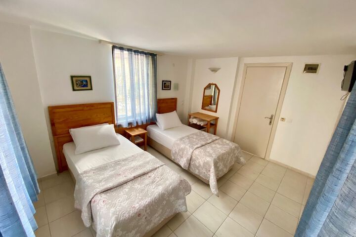 Room 3 of 49