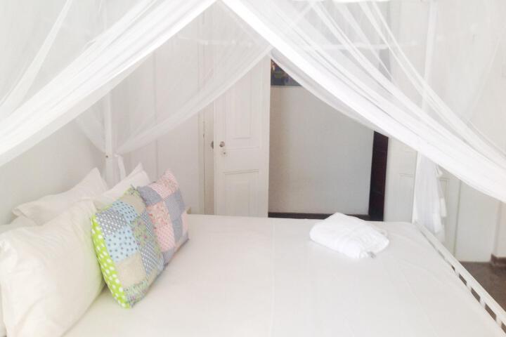 Room 3 of 6