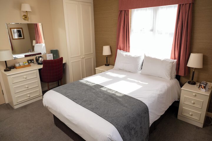 Room 4 of 49