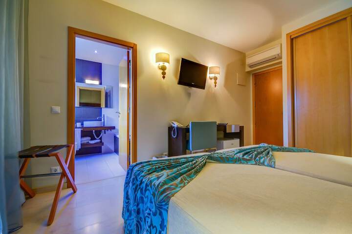 Room 10 of 108