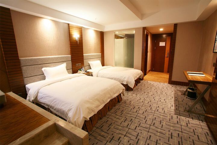 Room 11 of 20