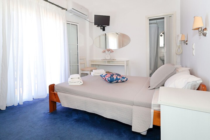 Room 9 of 21