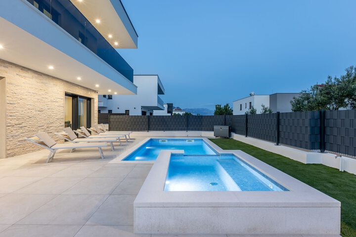 Pool 21 of 43