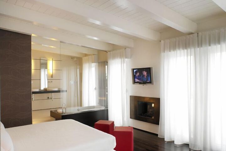 Room 17 of 62