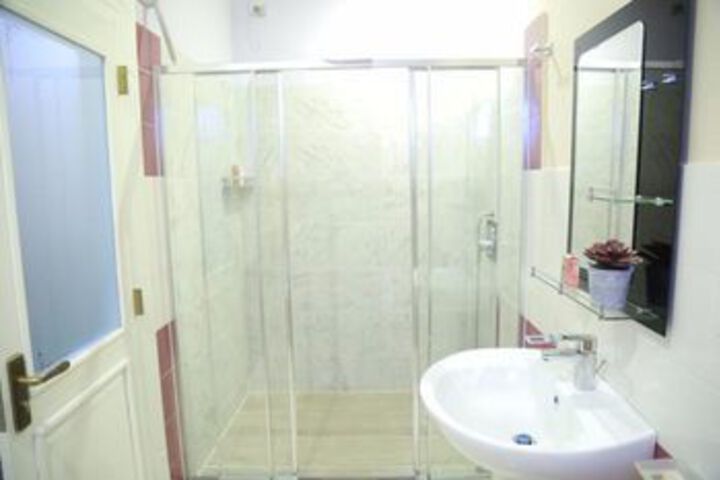 Room 4 of 37