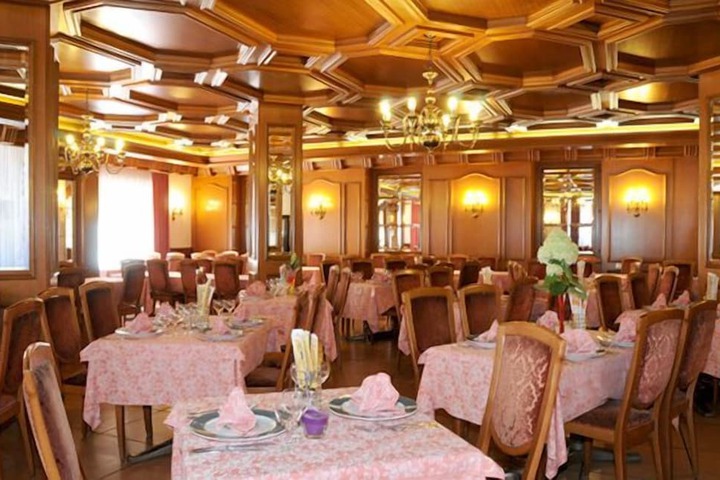 Dining Photos