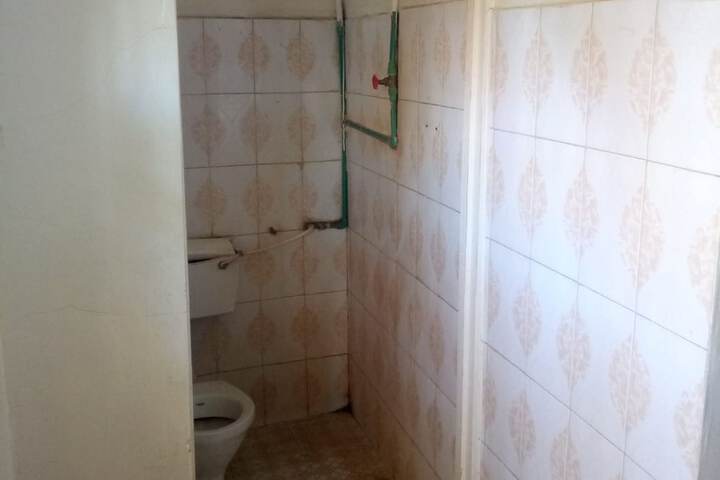 Room 10 of 12