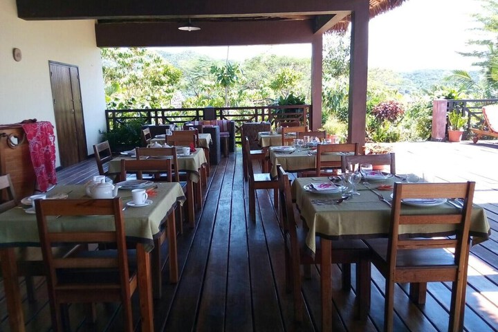 Dining 44 of 58