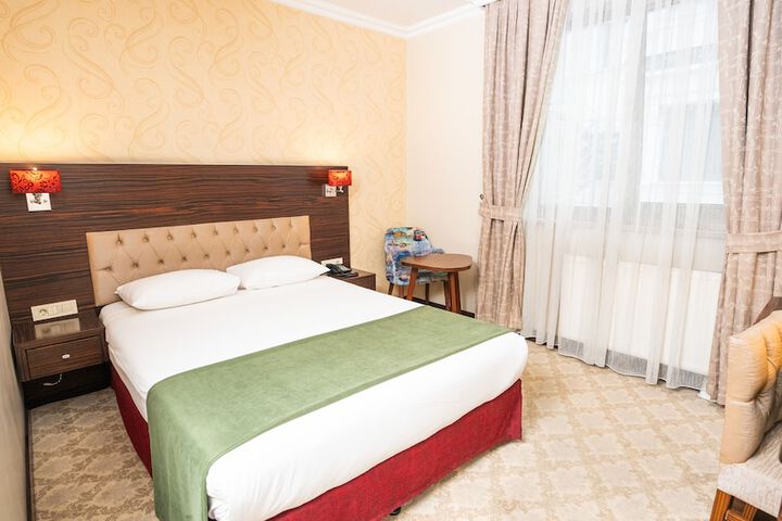 Room 33 of 94