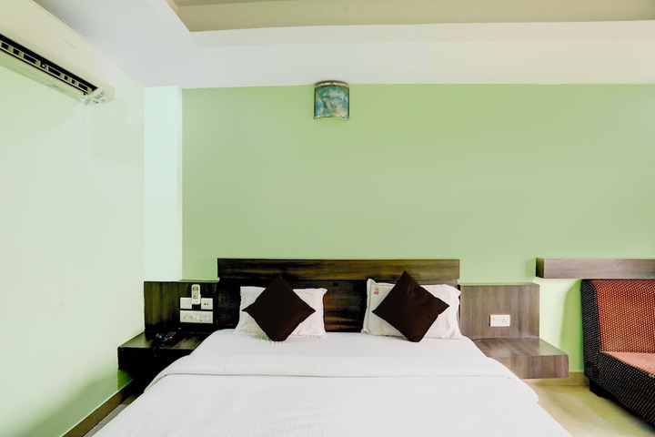 Room 6 of 13