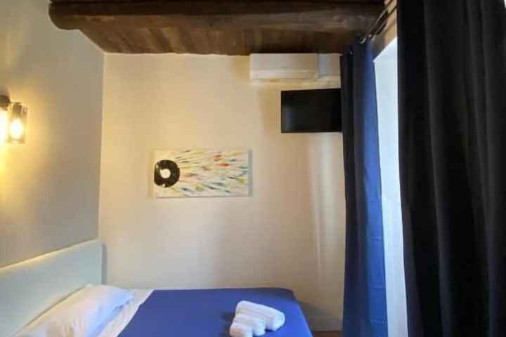 Room 12 of 37