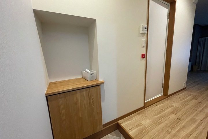 Room 6 of 18