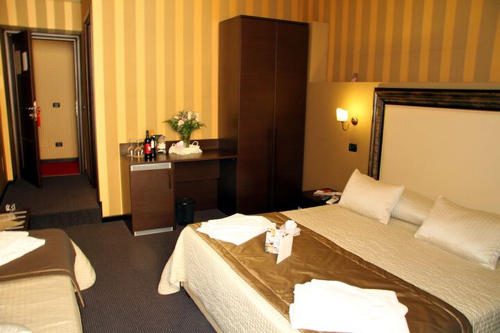 Room 10 of 36