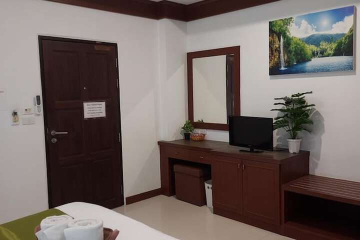Room 28 of 67