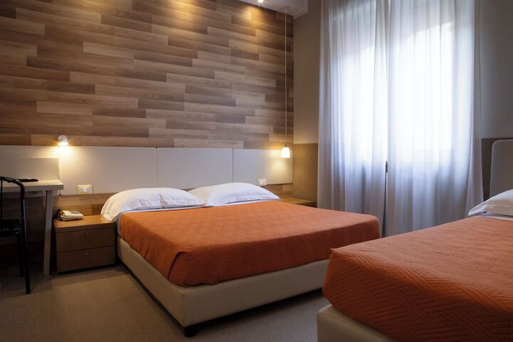 Room 8 of 18