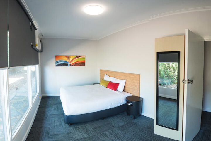 Room 6 of 68