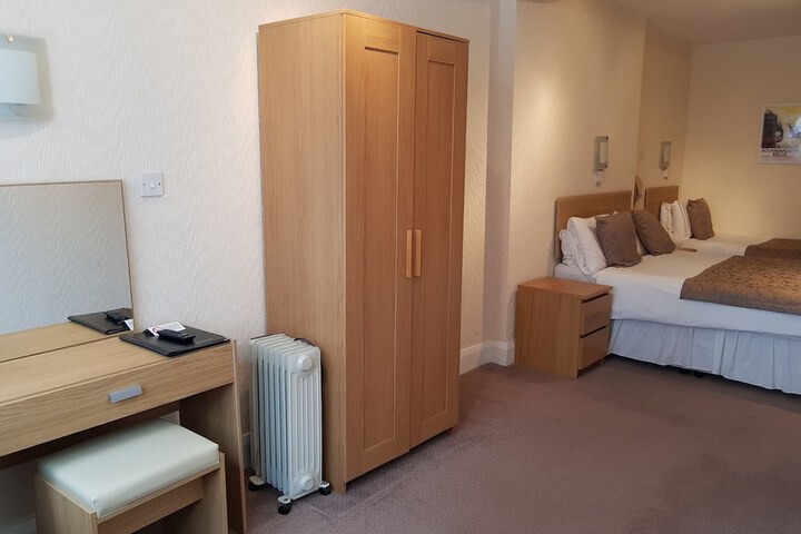 Room 6 of 40