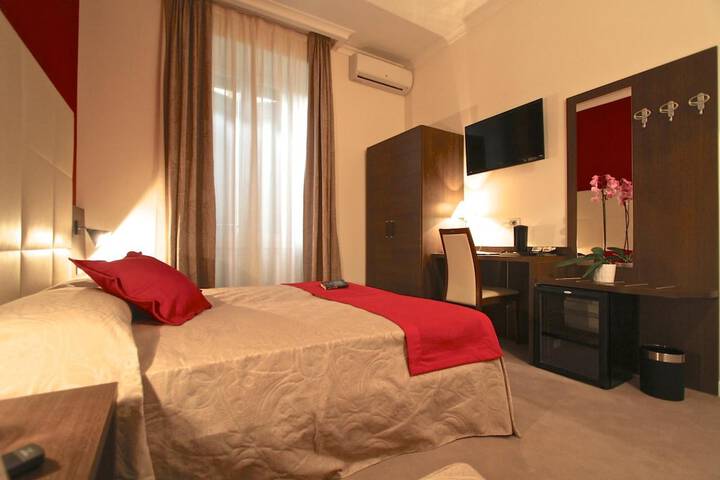 Room 6 of 27
