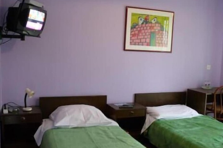 Room 3 of 44