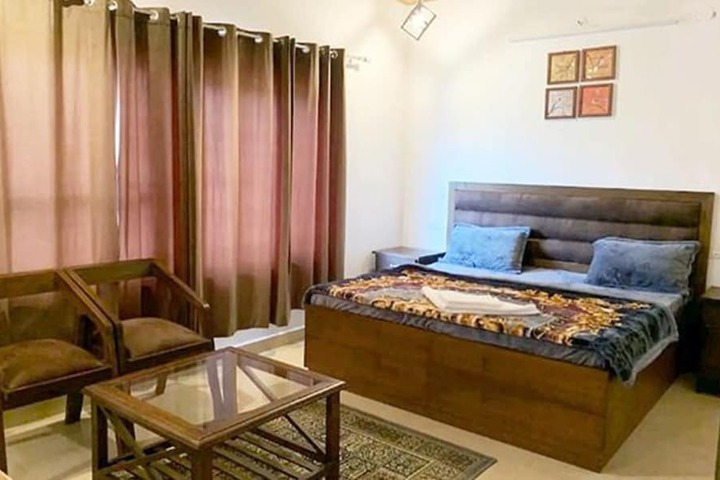 Room 5 of 12