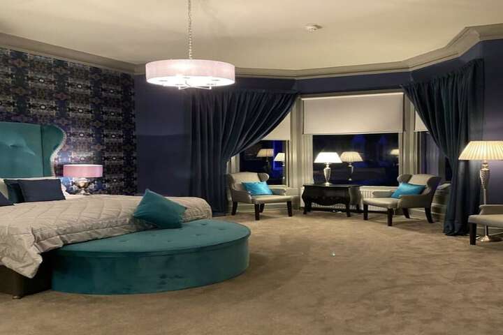 Room 18 of 106