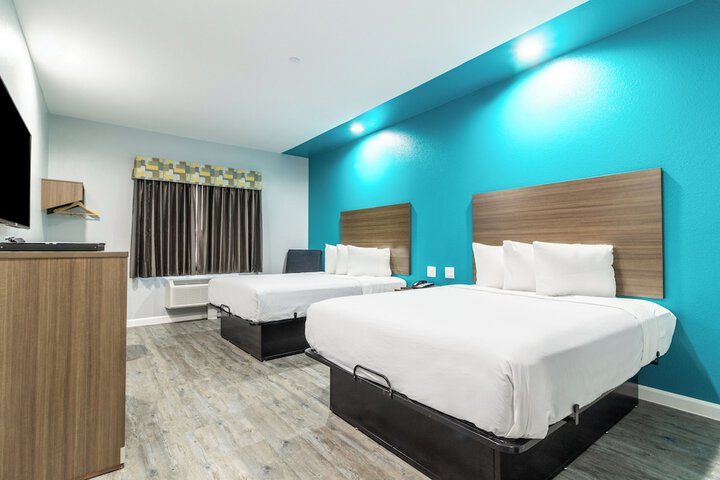 Room 10 of 29