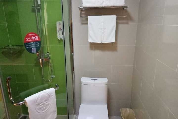 Room 14 of 21