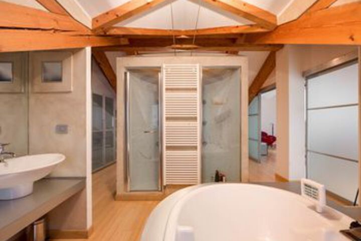 Room 3 of 21