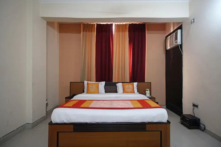 Room 7 of 11
