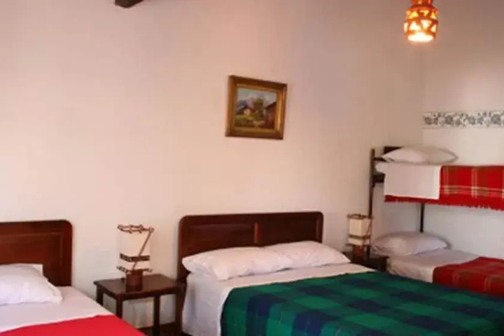 Room 5 of 8