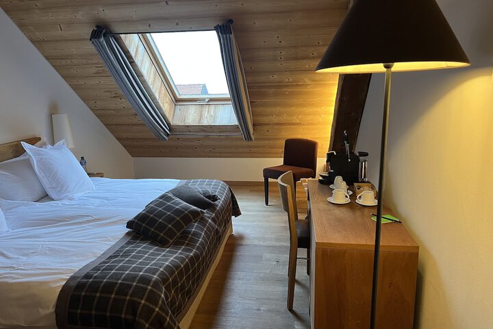 Room 2 of 16