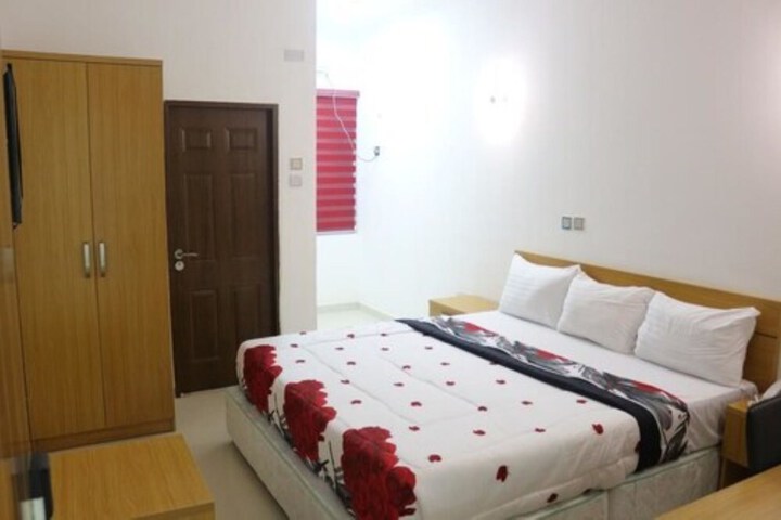 Room 9 of 26