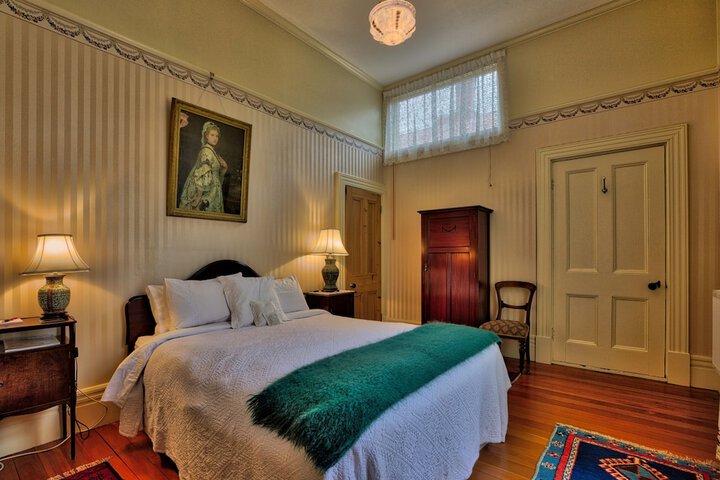 Room 11 of 119