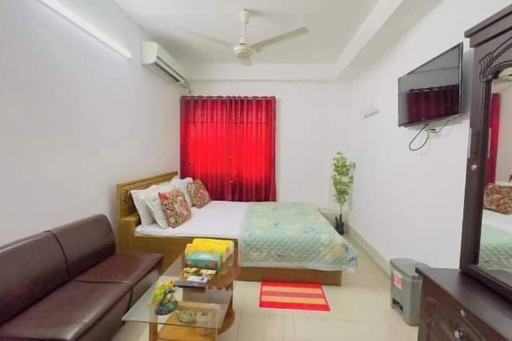 Room 10 of 12
