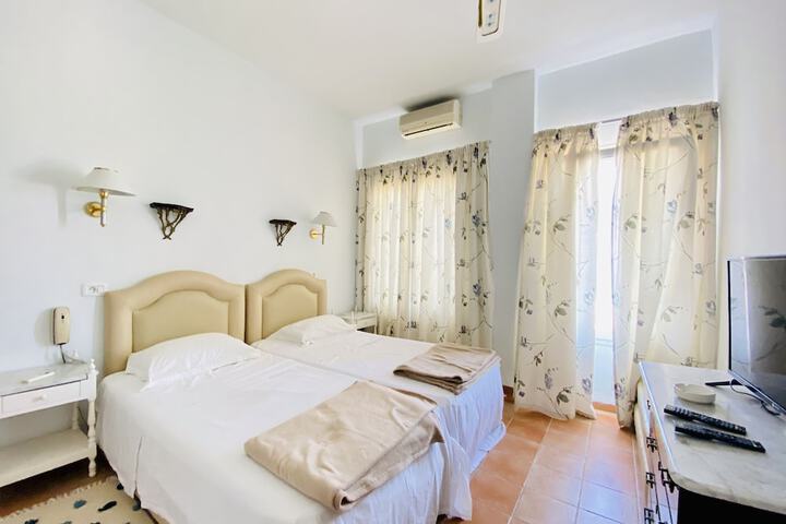 Room 2 of 46