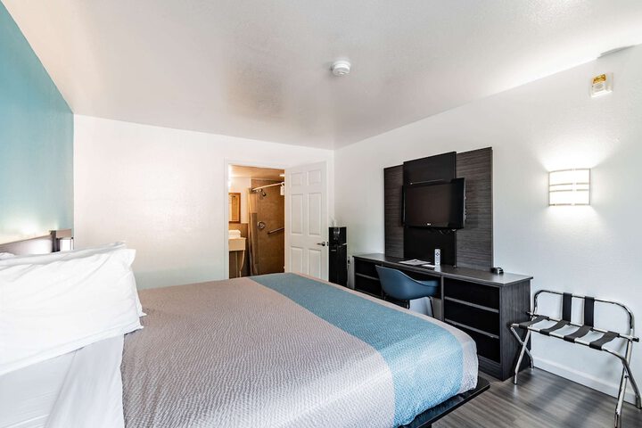 Room 14 of 22