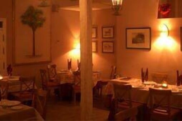 Dining 10 of 21