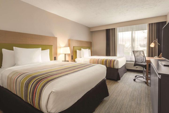 2 Queen Beds (3 of 9)
