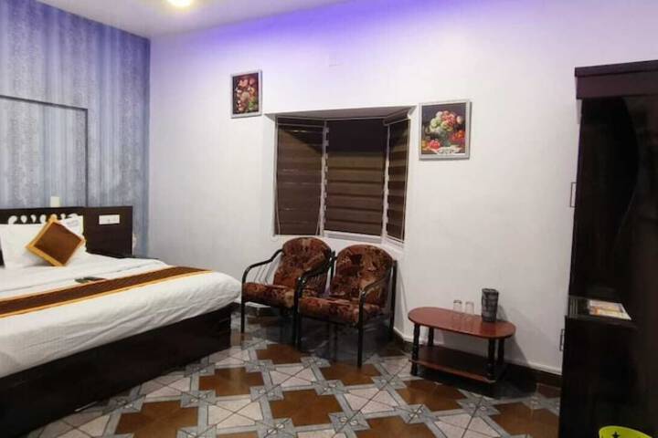 Room 5 of 12