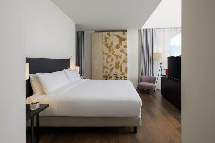 Room 40 of 213