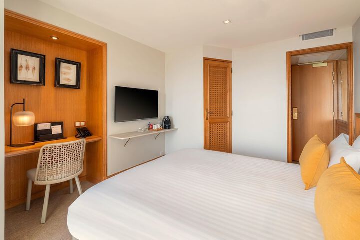 Room 30 of 98